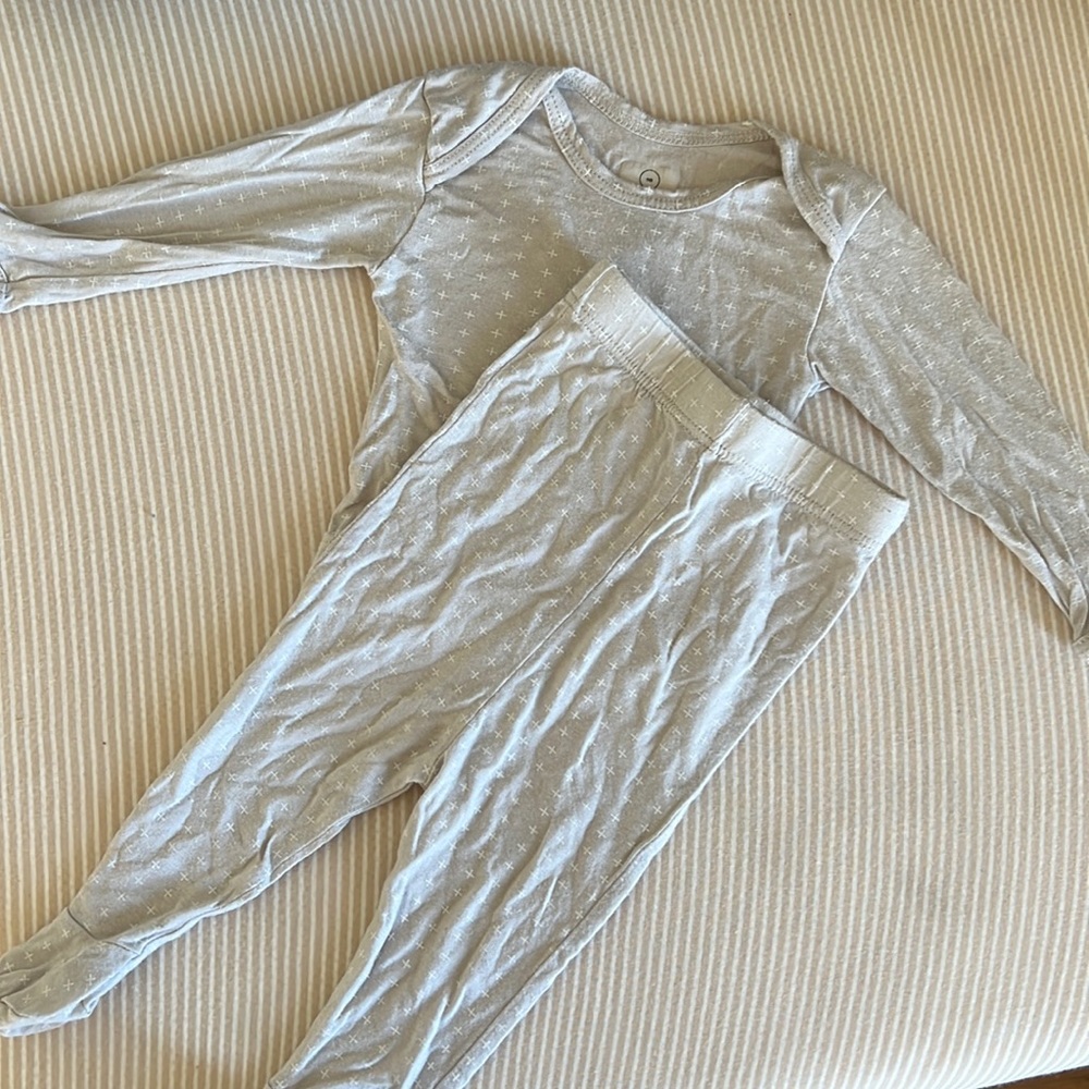 Solly set in crosshair pattern